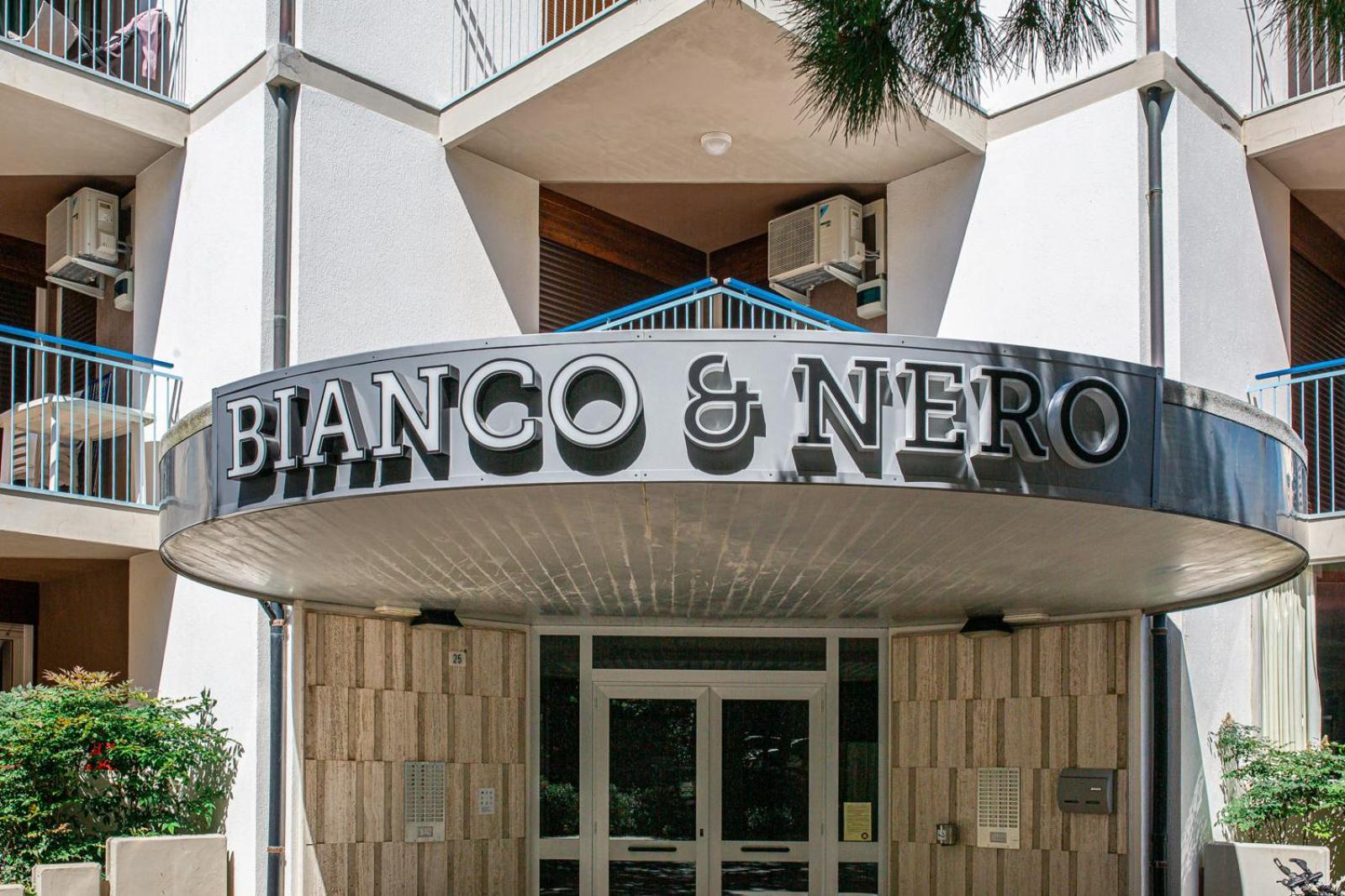 Appartamenti Bianco Nero Lignano Sabbiadoro Exteriér fotografie